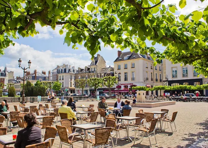 Le Coeur De Reims, La Mairie Et Le Boulingrin